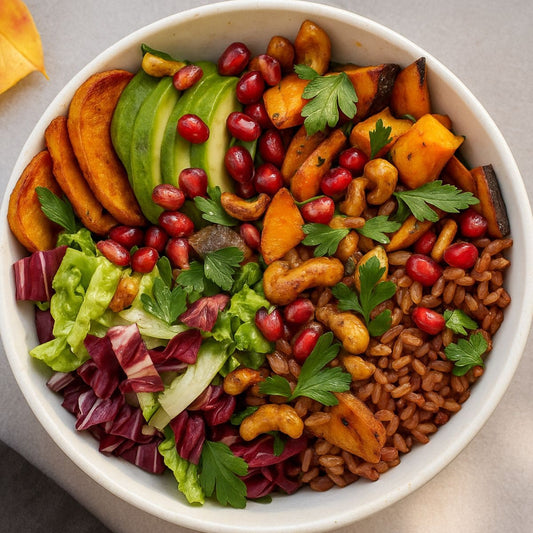 Riz rouge parfumé, avocat, noix de cajou caramélisées, légumes