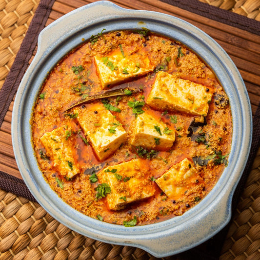 Tofu et légumes au curry rouge, riz blanc parfumé