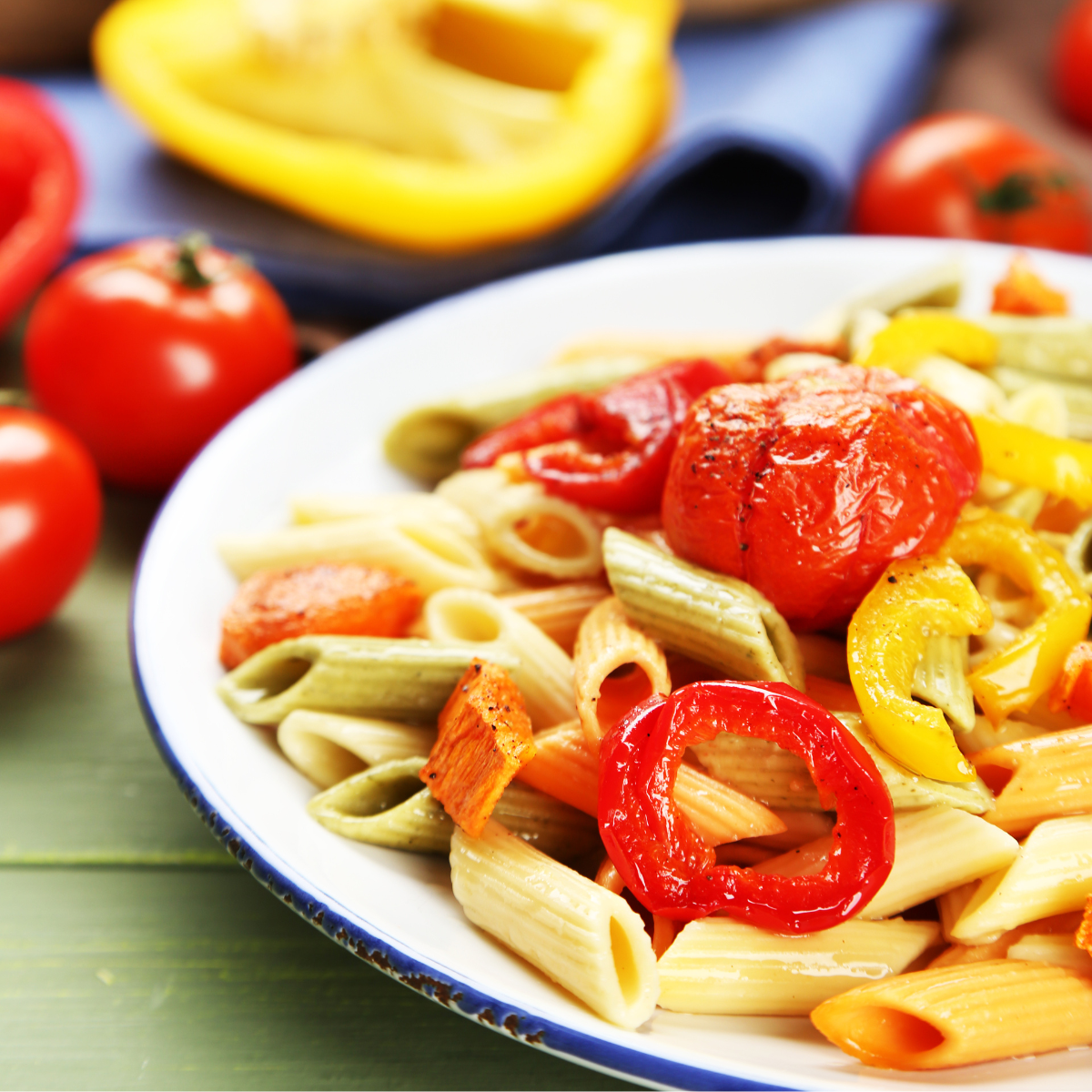 Salade de mini penne, poulet, parmesan & légumes grillés