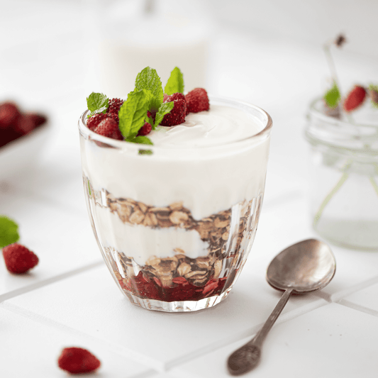 Fromage blanc, coulis de fruits rouges, granola