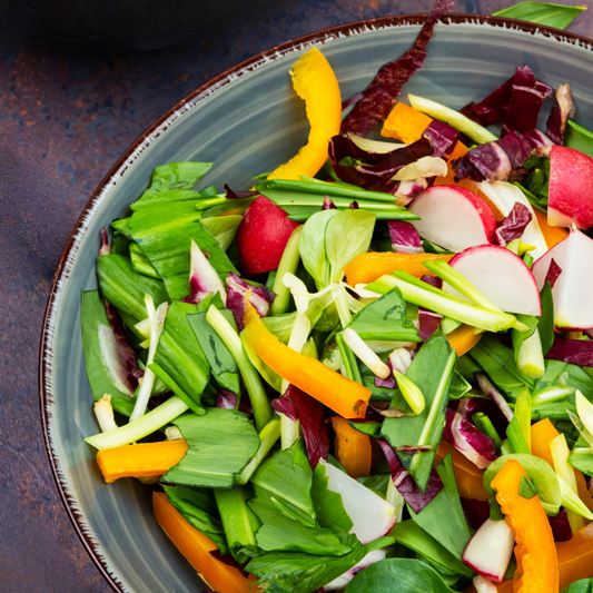 Salade mixte, légumes croquants, graines bio